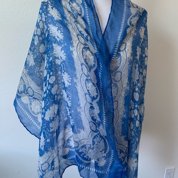 Blue and White Floral scarf - Picture 2 of 5